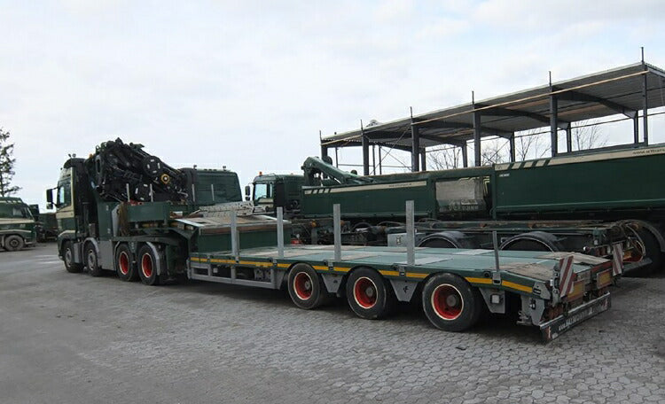 ギャラリービューアに画像をロードする, 【予約】2019年1-3月以降発売予定SCT Transport VOLVO FH4 GLOBETROTTER 8X4 + FASSI 1300 | JIB SEMI 低床 - 3 軸トレーラー /建設機械模型 工事車両 WSI 1/50 ミニチュア