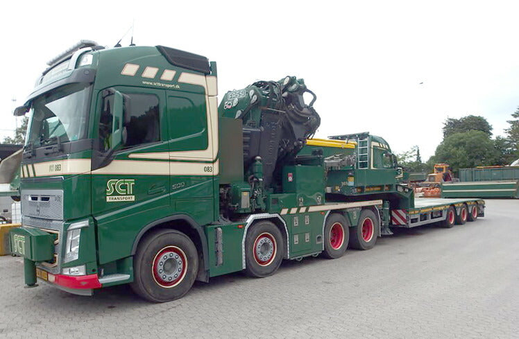 ギャラリービューアに画像をロードする, 【予約】2019年1-3月以降発売予定SCT Transport VOLVO FH4 GLOBETROTTER 8X4 + FASSI 1300 | JIB SEMI 低床 - 3 軸トレーラー /建設機械模型 工事車両 WSI 1/50 ミニチュア