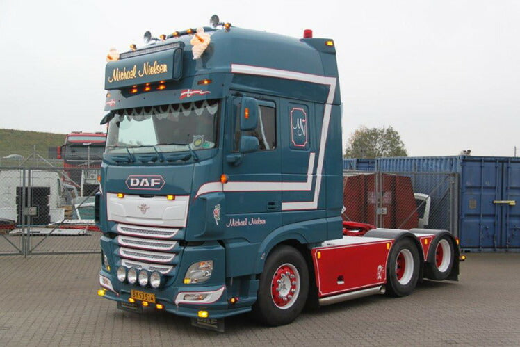 ギャラリービューアに画像をロードする, 【予約】2020年1-3月以降発売予定Michael Nielsen DAF XF SUPER SPACE CAB MY2017 6x2 TAG軸 トラック トラクタヘッド/建設機械模型 工事車両 WSI 1/50 ミニチュア