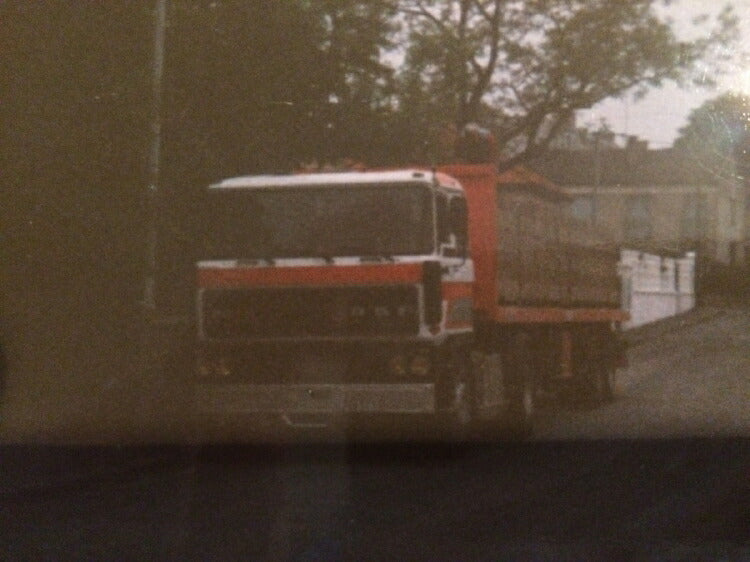 ギャラリービューアに画像をロードする, 【予約】2020年1-3月以降発売予定Transports Bialek et Fils DAF 3600 4x2 CLASSIC FLAT BED TRAILER - 2軸 トラック トレーラー/建設機械模型 工事車両 WSI 1/50 ミニチュア