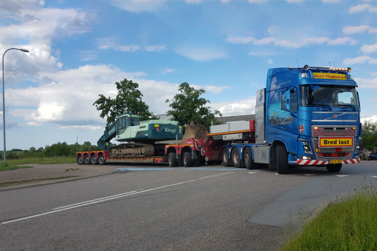 ギャラリービューアに画像をロードする, 【予約】2020年1-3月以降発売予定Jesper Thygesen A/S VOLVO FH4 GLOBETROTTER 8x4 LOWLOADER 4軸 + DOLLY 2軸 トラック トレーラー/建設機械模型 工事車両 WSI 1/50 ミニチュア