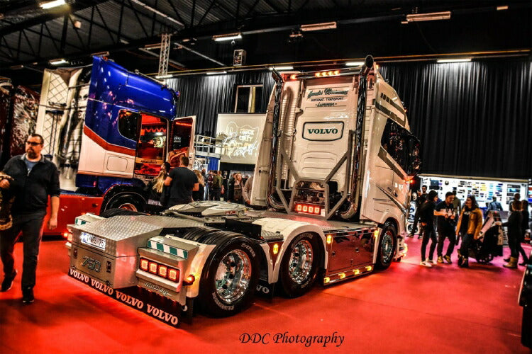 ギャラリービューアに画像をロードする, 【予約】2020年1-3月以降発売予定Lutra VOLVO FH4 GLOBETROTTER XL 6x2 TAG軸 トラック トラクタヘッド/建設機械模型 工事車両 WSI 1/50 ミニチュア