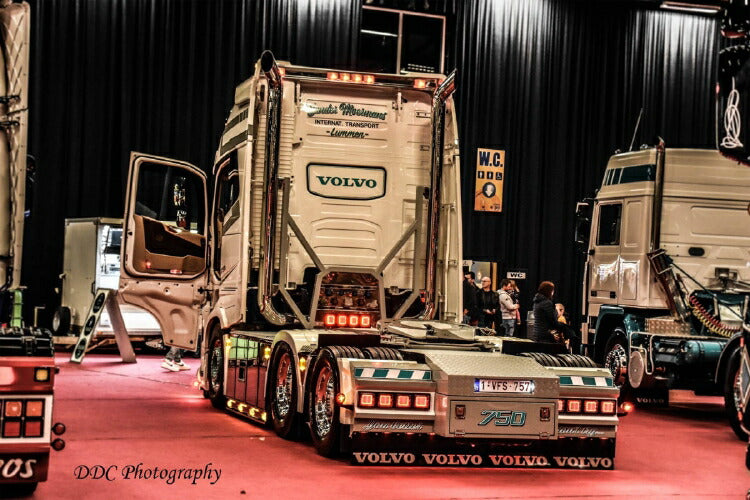 ギャラリービューアに画像をロードする, 【予約】2020年1-3月以降発売予定Lutra VOLVO FH4 GLOBETROTTER XL 6x2 TAG軸 トラック トラクタヘッド/建設機械模型 工事車両 WSI 1/50 ミニチュア