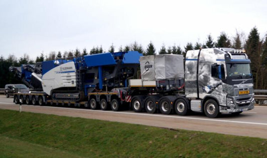 【予約】8-10月以降発売予定Schwertransporte Esser e.K.; VOLVO FH4 GLOBETROTTER XL 10X4 LOW LOADER 5 AXLE DOLLY 3軸 トラック トレーラー/WSI 建設機械模型 工事車両 1/50