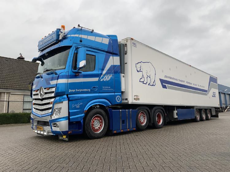 ギャラリービューアに画像をロードする, 【予約】8-10月以降発売予定JSB Swijnenburg; MERCEDES-BENZ ACTROS MP4 GIGA SPACE 6X2 TWINSTEER リーファートレーラー 3軸 トラック /WSI 建設機械模型 工事車両 1/50