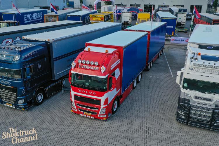 ギャラリービューアに画像をロードする, 【予約】8-10月以降発売予定E. Verhaar Transport; VOLVO FH4 GLOBETROTTER XL 6X2 TAG AXLE COMBI 7軸 トラック /WSI 建設機械模型 工事車両 1/50