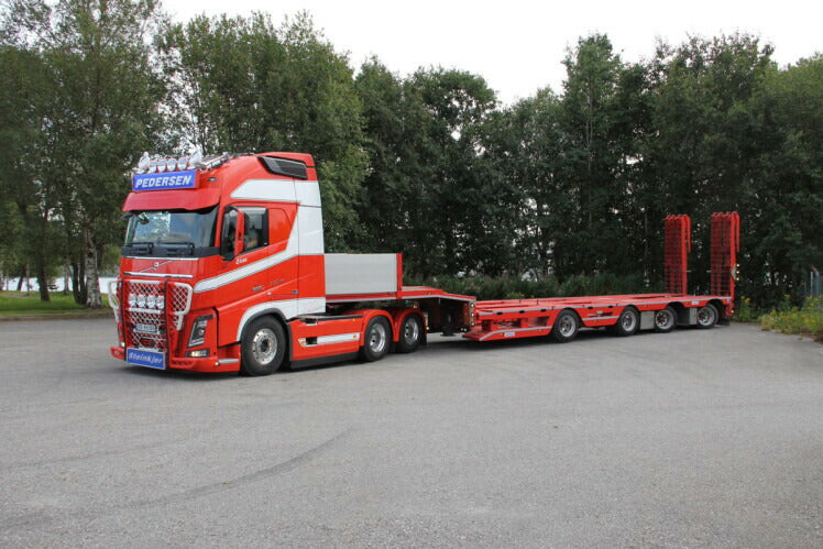 ギャラリービューアに画像をロードする, 【予約】2月以降発売予定Pedersen Transport AS VOLVO FH4 GLOBETROTTER XXL 6X4 SEMI LOW LOADER RAMPS 4 軸 トラック トレーラー/WSI 建設機械模型 工事車両 1/50 ミニカー