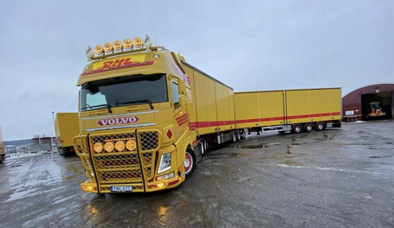 ギャラリービューアに画像をロードする, Jimmie Karlsson Volvo FH04 Globetrotter XXL カーテンサイドセミトレーラー / WSI 1/50 建設機械模型 工事車両