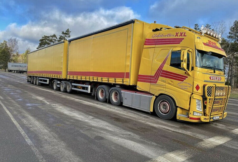 ギャラリービューアに画像をロードする, Jimmie Karlsson Volvo FH04 Globetrotter XXL カーテンサイドセミトレーラー / WSI 1/50 建設機械模型 工事車両