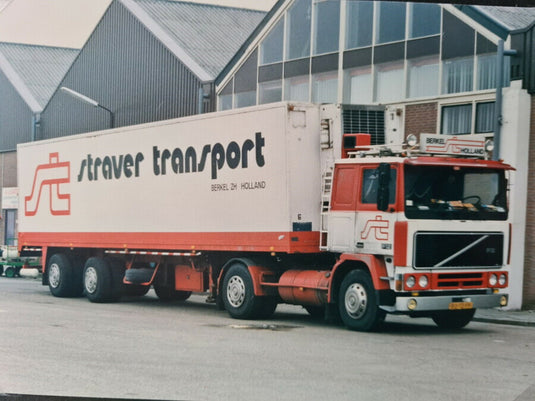 【予約】10-12月以降発売予定Straver; VOLVO F12 4X2 CLASSIC リーファートレーラー 3軸 /WSI トラック 1/50 建設機械模型 ミニチュア ミニカー