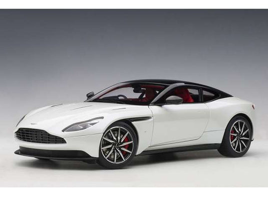 Aston Martin DB11, morning frost white/AUTOart 1/18ミニカー