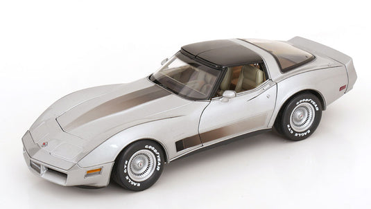 Chevrolet Corvette 1982 シルバー ブラック / AUTOart 1/18 ミニカー