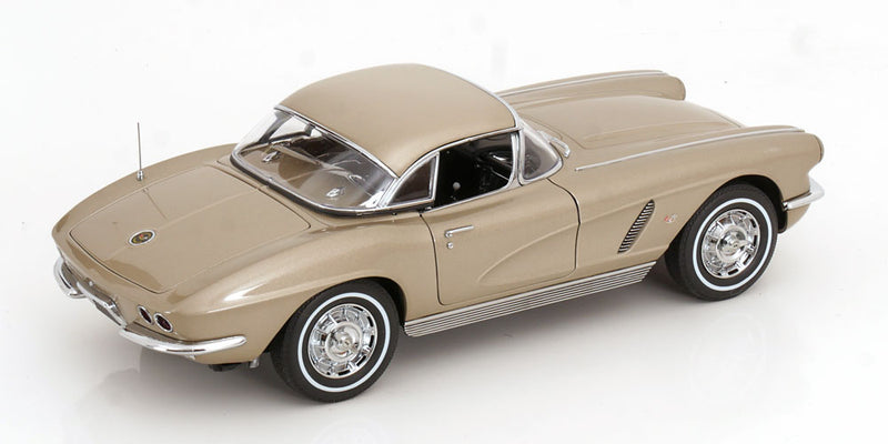 ギャラリービューアに画像をロードする, Chevrolet Corvette カブリオレ 1962/ AUTOart 1/18 ミニカー
