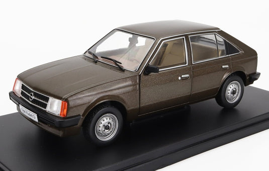 OPELオペル カデット 1.3 1979 ブラウン HACHETTE-OPEL-COLLECTION / EDICOLA 1/24 ミニカー