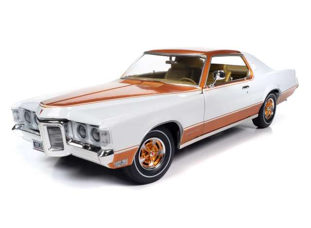 1969 Pontiac Grand Prix ロイヤルボブキャット カメオホワイト/AutoWorld 1/18ミニカー