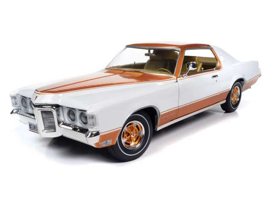 1969 Pontiac Grand Prix ロイヤルボブキャット カメオホワイト/AutoWorld 1/18ミニカー