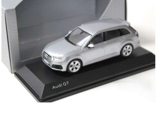 2015 アウディ Q7 SUV シルバーメタリック Audi Q7 ミニカー アウディ / Spark 1/43 ミニカー