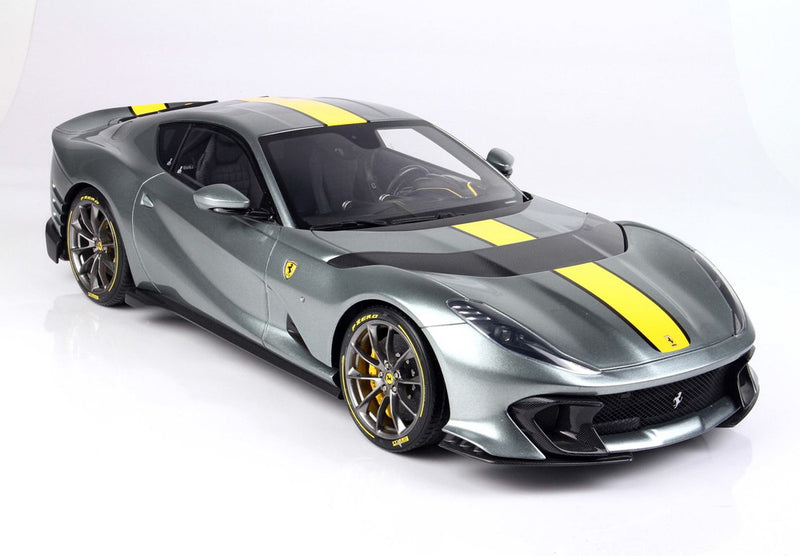 ギャラリービューアに画像をロードする, 【予約】Ferrari 812 Competizione イエロー ストライプ コーバーングレー/ BBR 1/12 232台限定ミニカー
