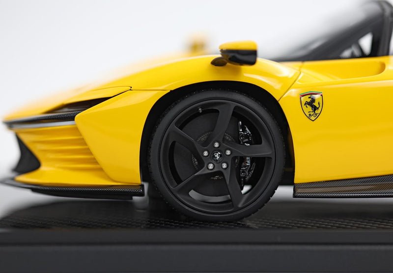 ギャラリービューアに画像をロードする, Ferrari Daytona SP3 Serie Icona オープンルーフ ジャッロモデナ/ BBR 1/12 5台限定ミニカー
