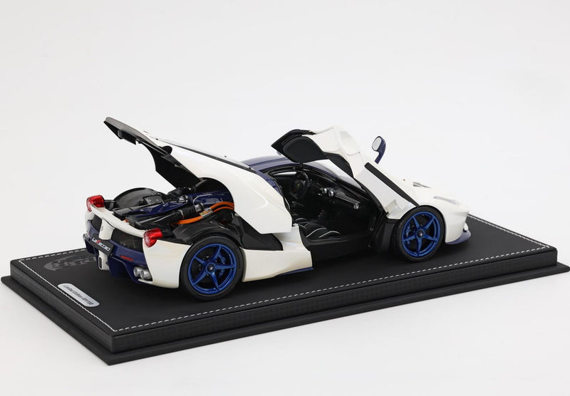 ギャラリービューアに画像をロードする, 【予約】Ferrari LaFerrari 2012 オープンダイキャスト スペシャルパック ホワイトバードケージ カーボンブルー ディスプレイケース付属/ BBR 1/18 155台限定ミニカー
