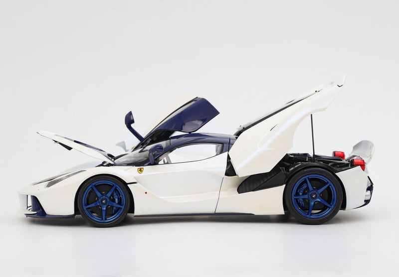 ギャラリービューアに画像をロードする, 【予約】Ferrari LaFerrari 2012 オープンダイキャスト スペシャルパック ホワイトバードケージ カーボンブルー ディスプレイケース付属/ BBR 1/18 155台限定ミニカー
