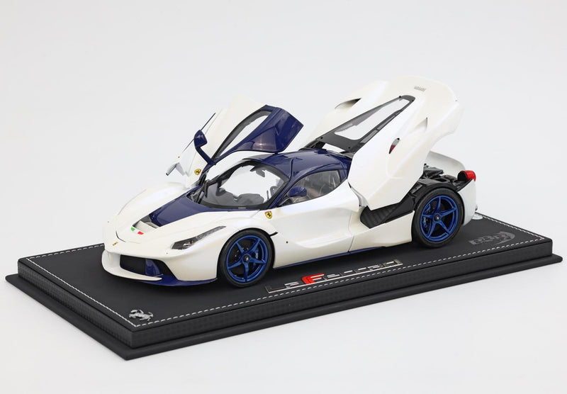 ギャラリービューアに画像をロードする, 【予約】Ferrari LaFerrari 2012 オープンダイキャスト スペシャルパック ホワイトバードケージ カーボンブルー ディスプレイケース付属/ BBR 1/18 155台限定ミニカー
