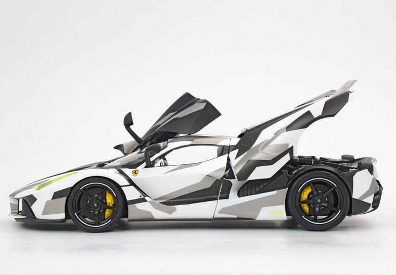 ギャラリービューアに画像をロードする, 【予約】Ferrari LaFerrari 2012 オープンダイキャスト スペシャルパック カモフラージュ ディスプレイケース付属/ BBR 1/18 140台限定ミニカー

