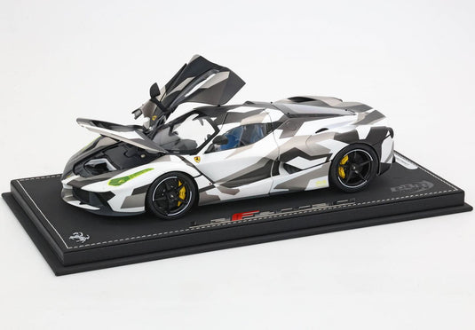 【予約】Ferrari LaFerrari 2012 オープンダイキャスト スペシャルパック カモフラージュ ディスプレイケース付属/ BBR 1/18 140台限定ミニカー