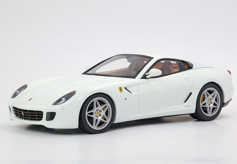 ギャラリービューアに画像をロードする, 【予約】Ferrari 599 GTB Fiorano 2006 オートマチックギア Made In Italy アヴスホワイト クオイオカラーインテリア/ BBR 1/18 ミニカー
