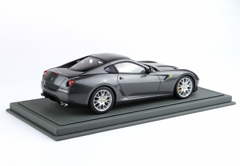 ギャラリービューアに画像をロードする, 【予約】Ferrari 599 GTB Fiorano 2006 マニュアルギア Made In Italy シルバーストーングレー/ BBR 1/18 ミニカー
