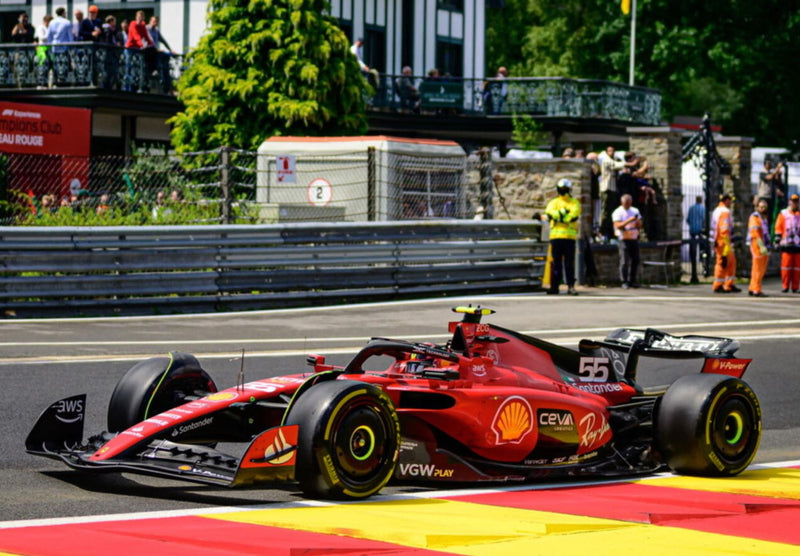 ギャラリービューアに画像をロードする, FERRARI F1 SF 23 TEAM SCUDERIA FERRARI N 55 BELGIUM GP 2023 CARLOS SAINZ RED BLACK/BBR 1/18ミニカー
