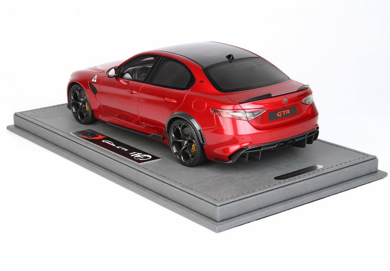 ギャラリービューアに画像をロードする, 【予約】Alfa Romeo Giulia GTA ロッソGTA ゴールドブレーキ ブラックシートベルト/ BBR 1/18 100台限定ミニカー
