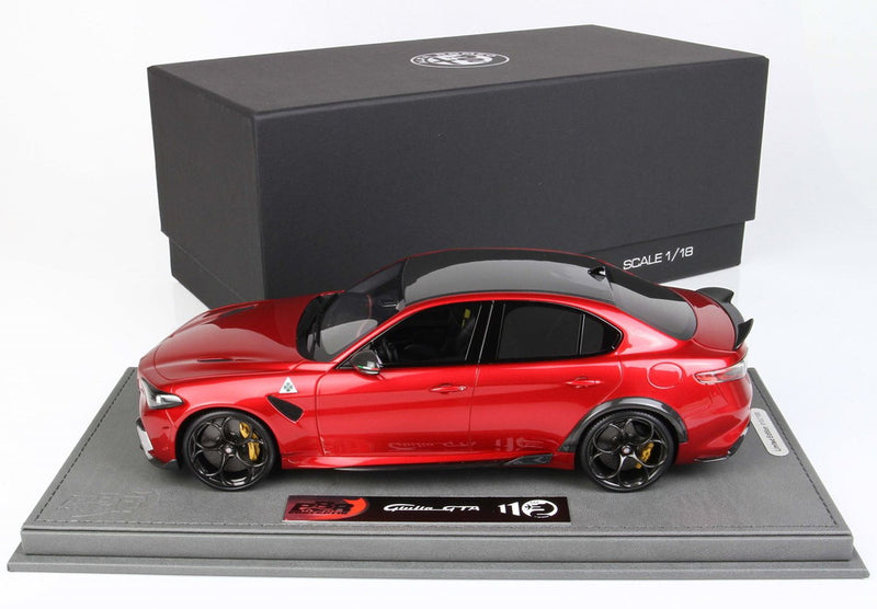 ギャラリービューアに画像をロードする, 【予約】Alfa Romeo Giulia GTA ロッソGTA ゴールドブレーキ ブラックシートベルト/ BBR 1/18 100台限定ミニカー
