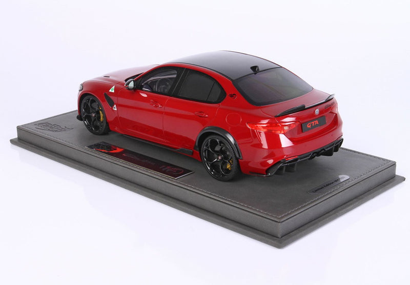 ギャラリービューアに画像をロードする, 【予約】Alfa Romeo Giulia GTA ロッソGTA ゴールドブレーキ/ BBR 1/18 250台限定ミニカー
