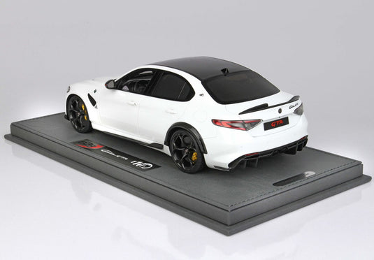 【予約】Alfa Romeo Giulia GTA ビアンコトロフェオ レッドブレーキ ブラックシートベルト/ BBR 1/18 34台限定ミニカー