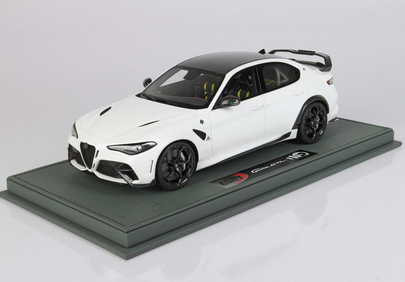 ギャラリービューアに画像をロードする, 【予約】Alfa Romeo Giulia GTAM ビアンコトロフェオ ロールバービアンコトロフェオ シルバーブレーキ/ BBR 1/18 40台限定ミニカー
