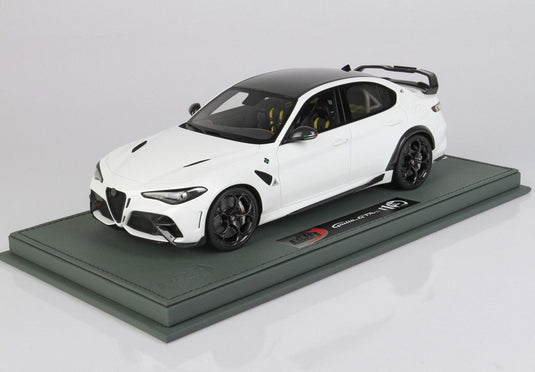 【予約】Alfa Romeo Giulia GTAM ビアンコトロフェオ ロールバービアンコトロフェオ シルバーブレーキ/ BBR 1/18 40台限定ミニカー