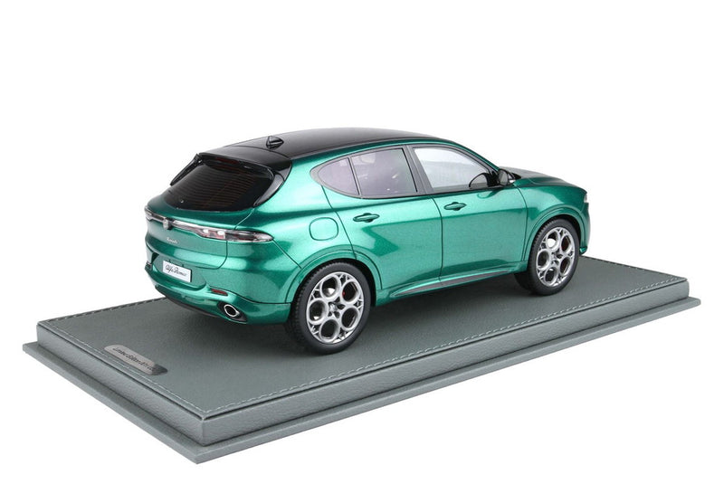 ギャラリービューアに画像をロードする, 【予約】Alfa Romeo Tonale Tributo プラグインハイブリッド グリーンモントリオール/ BBR 1/18 52台限定ミニカー
