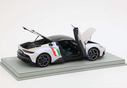 【予約】Maserati MC20 フルオープンダイキャスト ホワイトアウダーチェ イタリアンフラッグ/ BBR 1/18 60台限定ミニカー