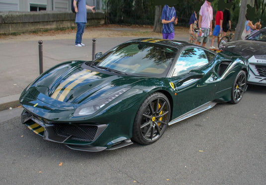 【予約】Ferrariフェラーリ 488 PISTA British green with gold stripe / BBR 1/18 ミニカー