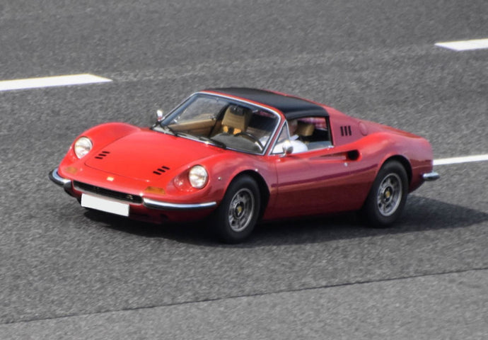 【予約】Ferrari Dino 246 GTS 1972 ルーフ付き ロッソコルサ322 ベージュ/ BBR 1/18 246台限定ミニカー