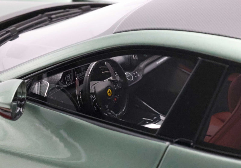 ギャラリービューアに画像をロードする, 【予約】Ferrari Purosangue ピエロラルディフェラーリ ドラグリーン カーボンルーフ ジェニュインレザーベース/ BBR 1/18 20台限定ミニカー
