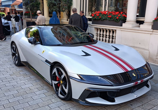 【予約】2026年発売予定FERRARI 12チリンドリ クーペ ビアンコオンダマリーナ レッドストライプ付き / BBR 1/18 ミニカー