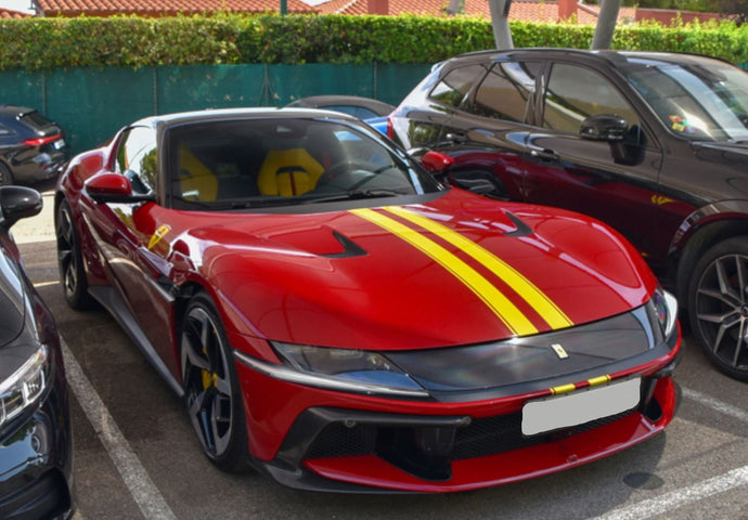 【予約】2026年発売予定FERRARI 12チリンドリ クーペ ロッソコルサ イエローストライプ付き / BBR 1/18 ミニカー