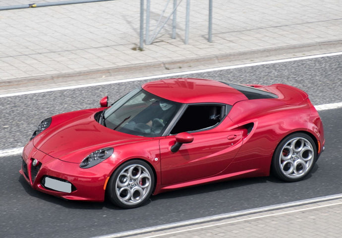 【予約】Alfa Romeo 4C ロッソコンペティツィオーne/ BBR 1/18 ミニカー
