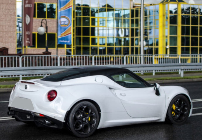 【予約】Alfa Romeo 4C グロッシービアンコカッラーラ ブラックルーフ/ BBR 1/18 ミニカー