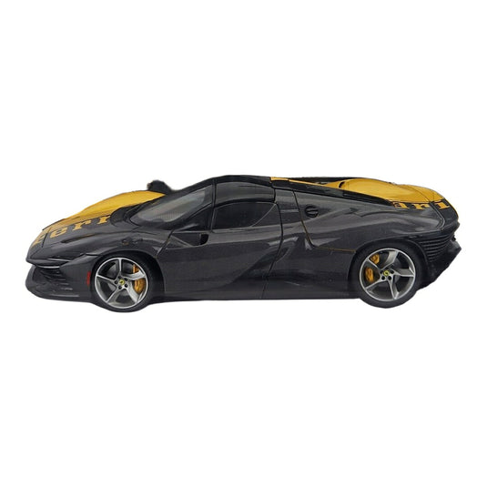 【予約】2026年発売予定 Ferrariフェラーリ Daytona SP3 2022 カーボンブラック/イエロー ショーケース付 限定版 デラックスバージョン 海外限定 / Bburago 1/18 ミニカー