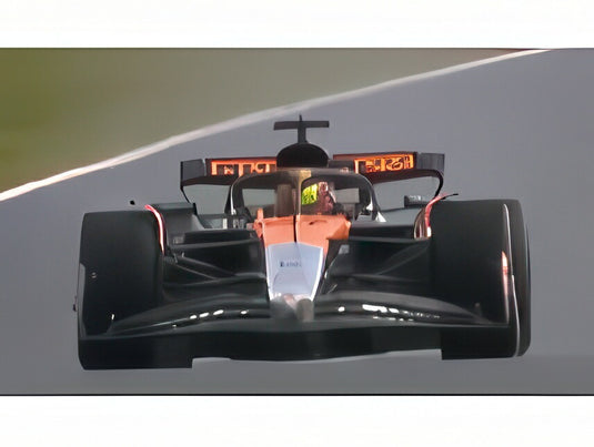 【予約】12月以降発売予定McLAREN F1 MCL39 チームマクラーレン N81 2位 イギリスGP 2025 O.ピアストリ パイロット&ショーケース付 オレンジクロームブラック/ Bburago 1/43 海外限定ミニカー