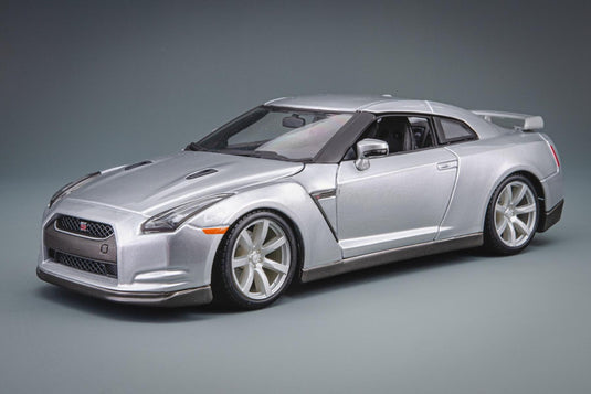 Nissanニッサン GT R (R35) 2009 シルバー /Bburagoブラーゴ 1/18 ダイキャストミニカー