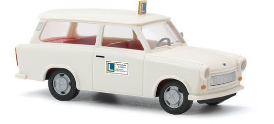 HOゲージ 鉄道模型 Busch Trabant P601 station wagon white